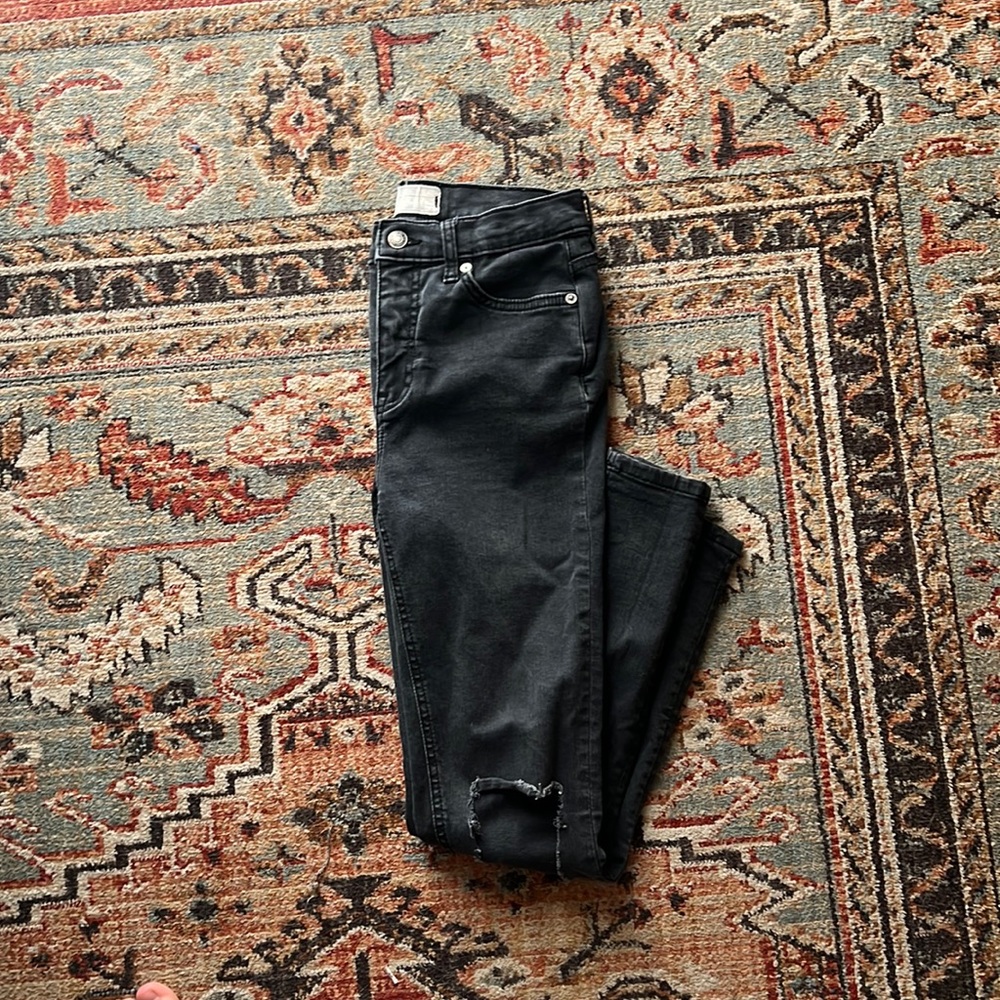 Free people skinny jeans with holes on the knees